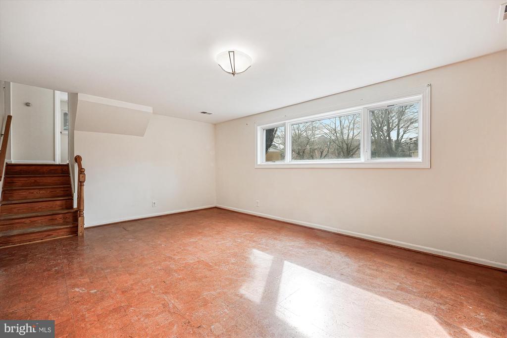 3 Lorraine Ct