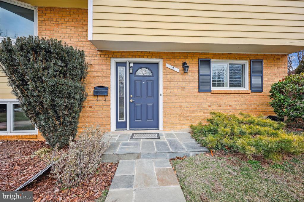 3 Lorraine Ct