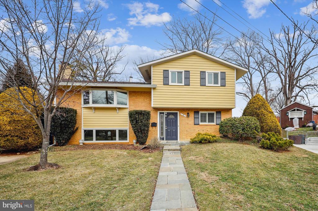 3 Lorraine Ct