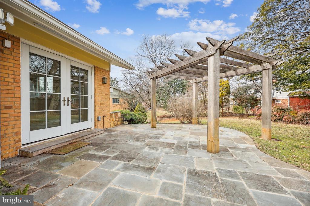 3 Lorraine Ct