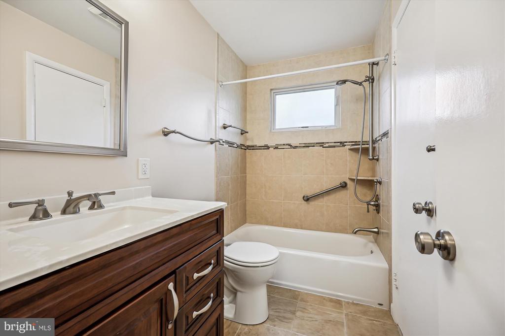 3 Lorraine Ct