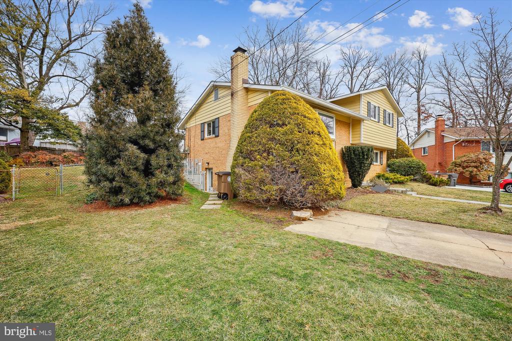 3 Lorraine Ct