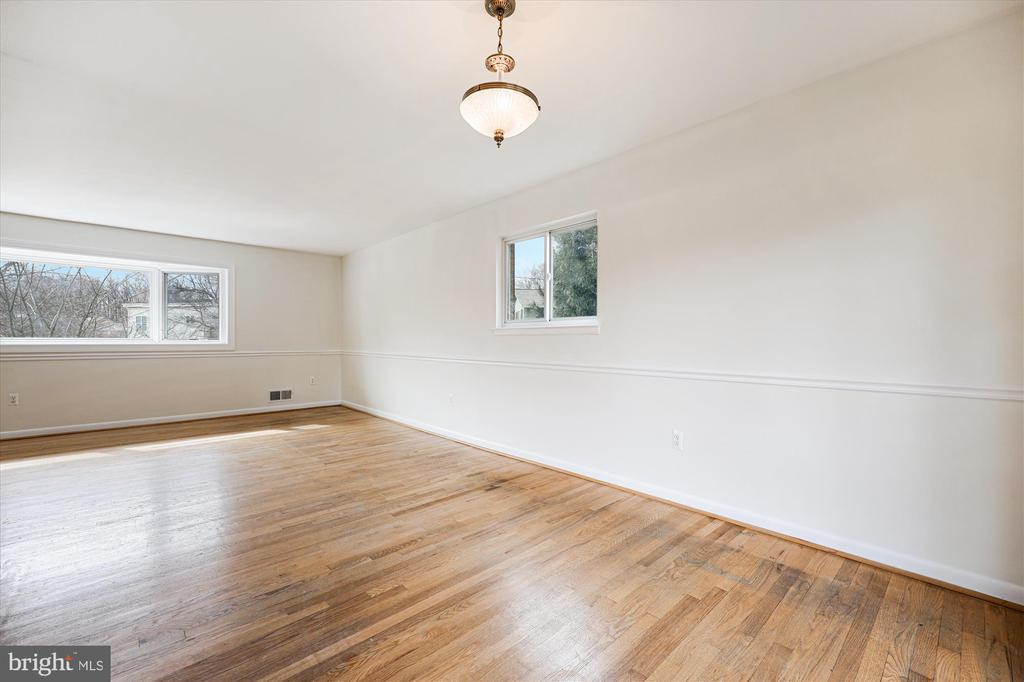 3 Lorraine Ct