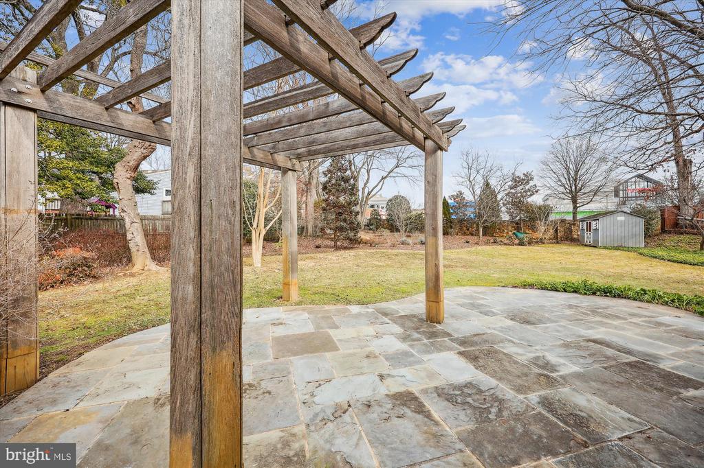3 Lorraine Ct
