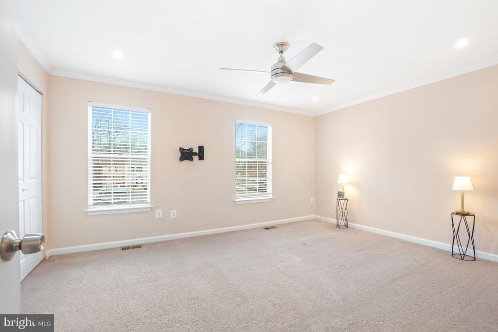 1 Long Green Ct