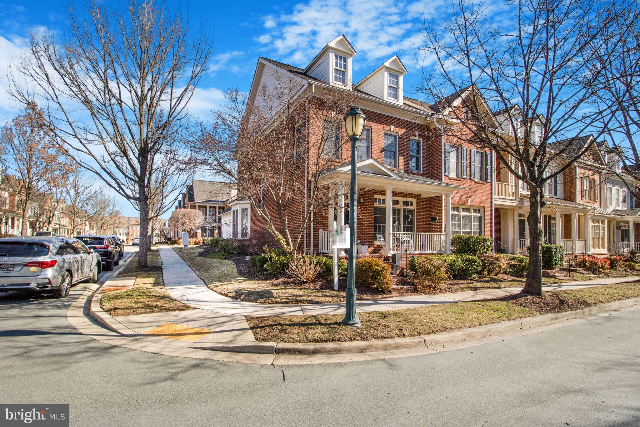 814 OAK KNOLL TERRACE