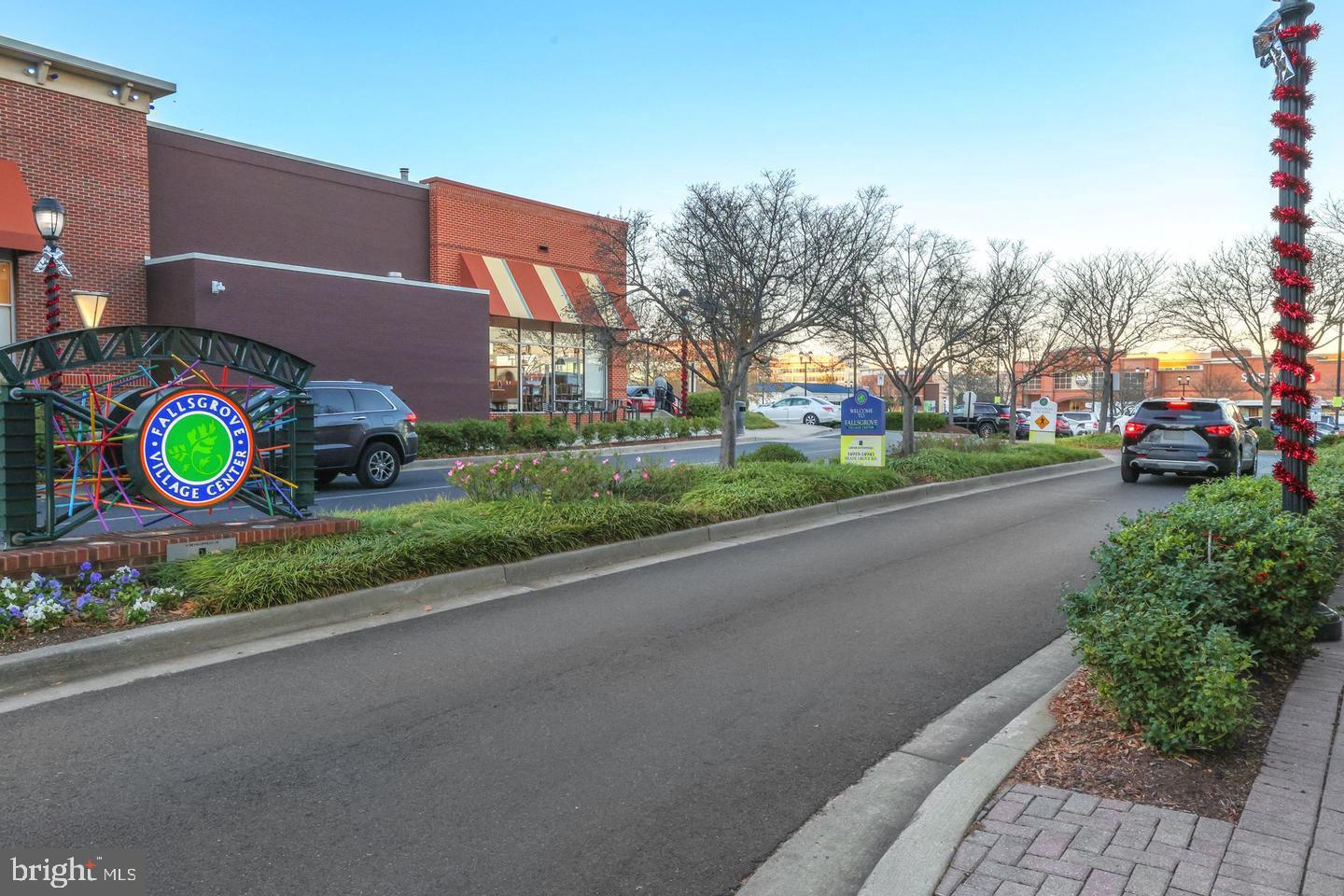 814 OAK KNOLL TERRACE