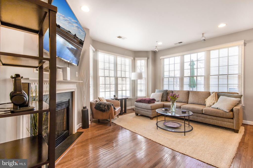 814 OAK KNOLL TERRACE