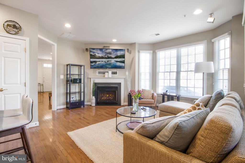 814 OAK KNOLL TERRACE