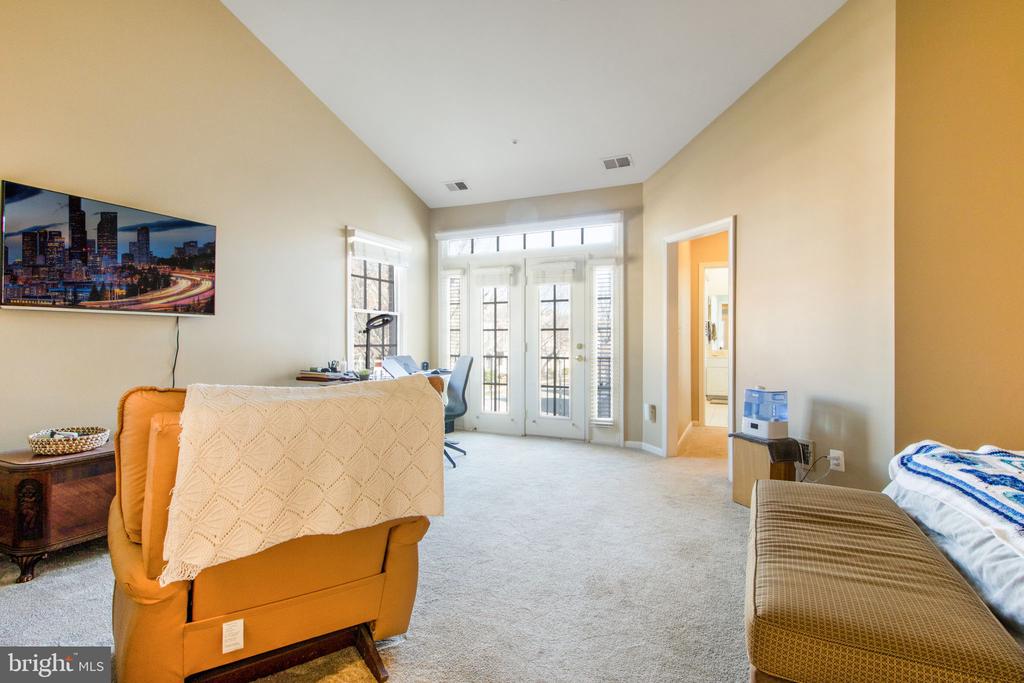 814 OAK KNOLL TERRACE