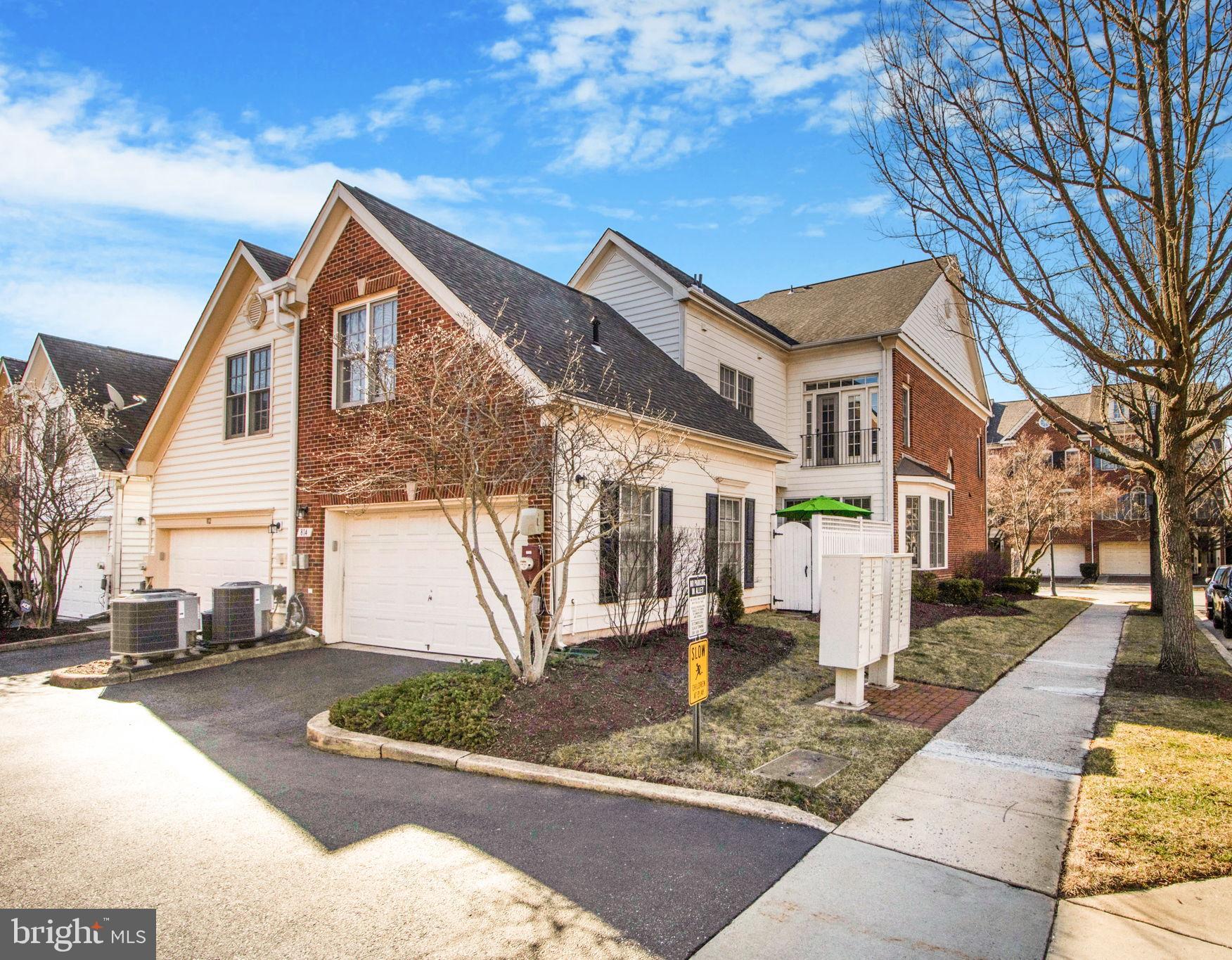 814 OAK KNOLL TERRACE