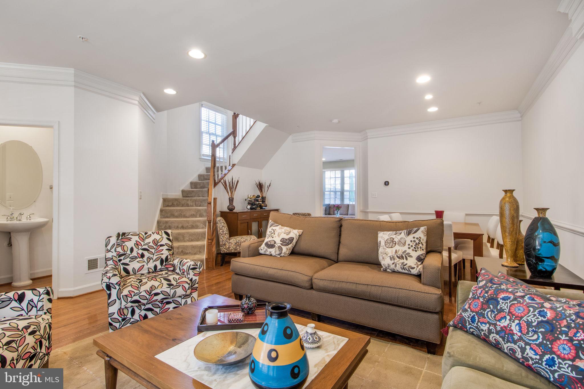 814 OAK KNOLL TERRACE