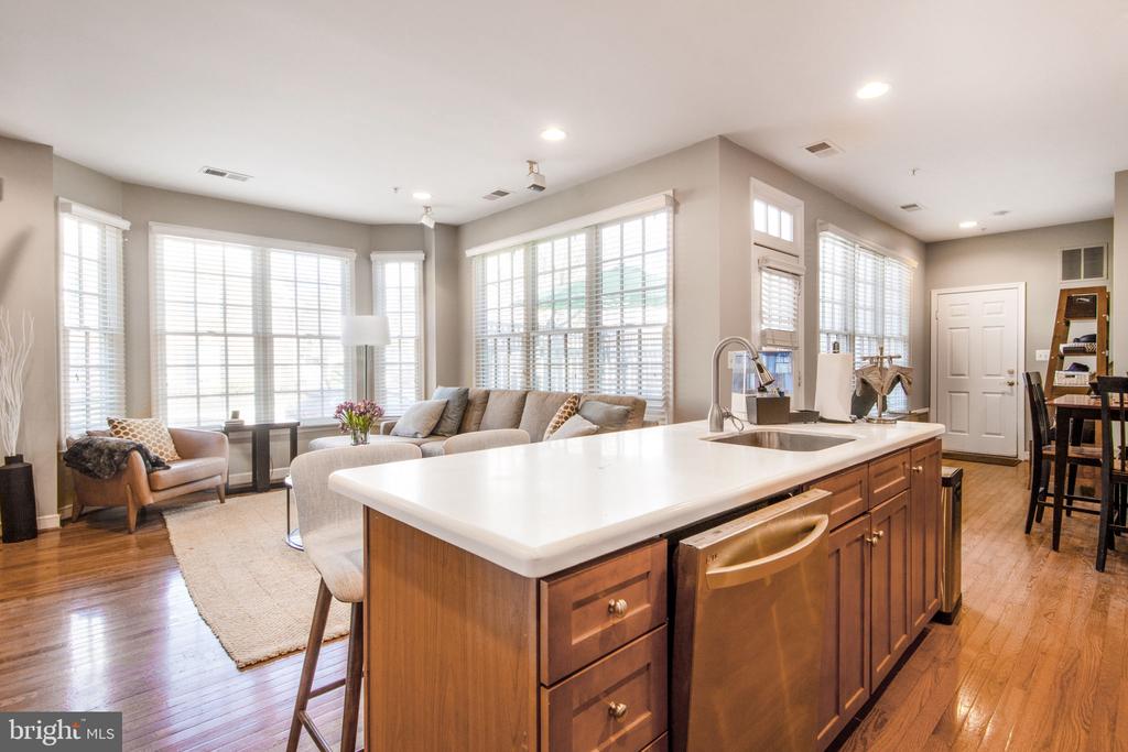 814 OAK KNOLL TERRACE