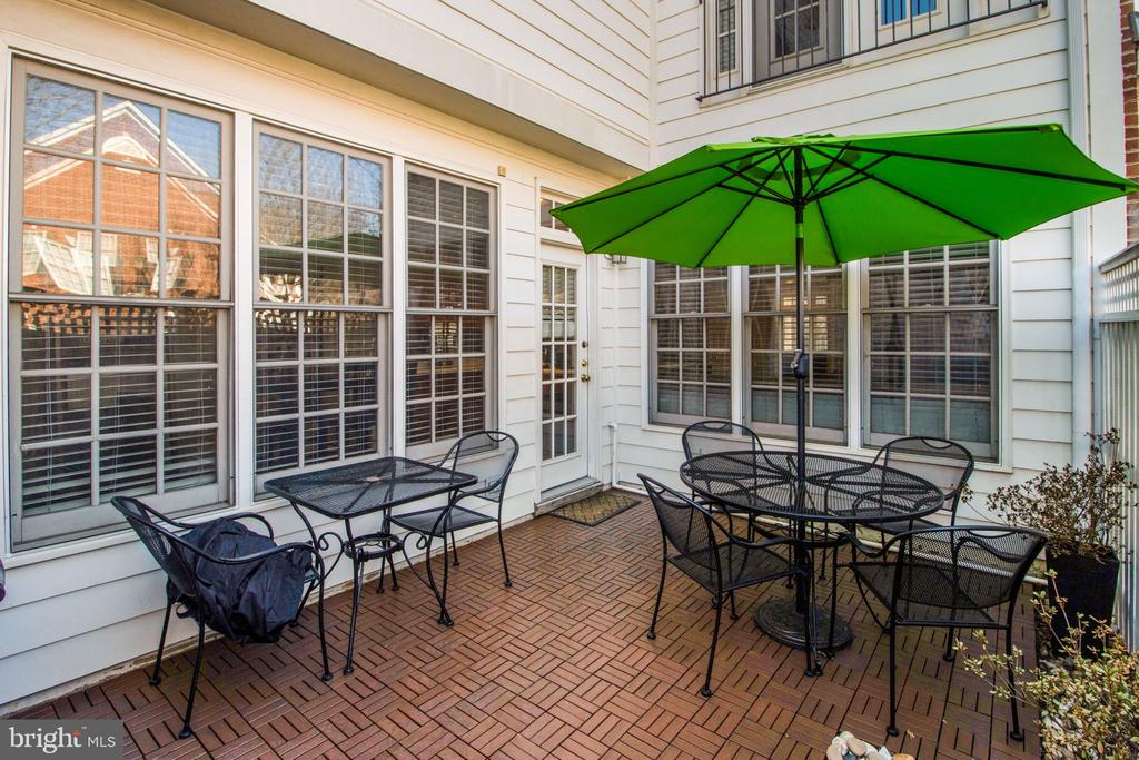 814 OAK KNOLL TERRACE