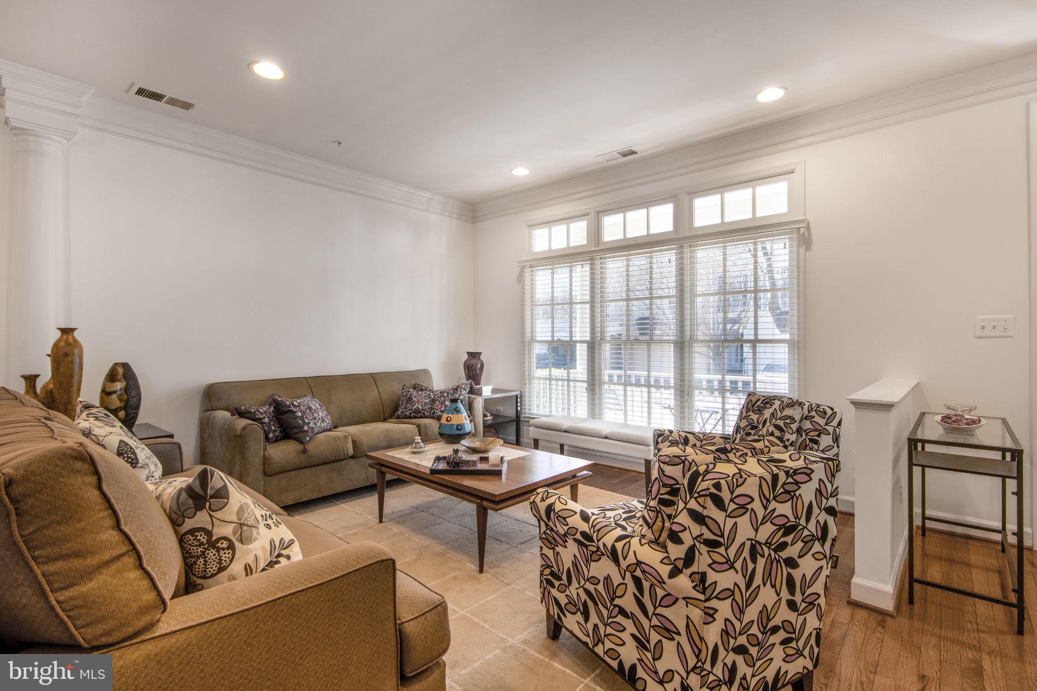 814 OAK KNOLL TERRACE