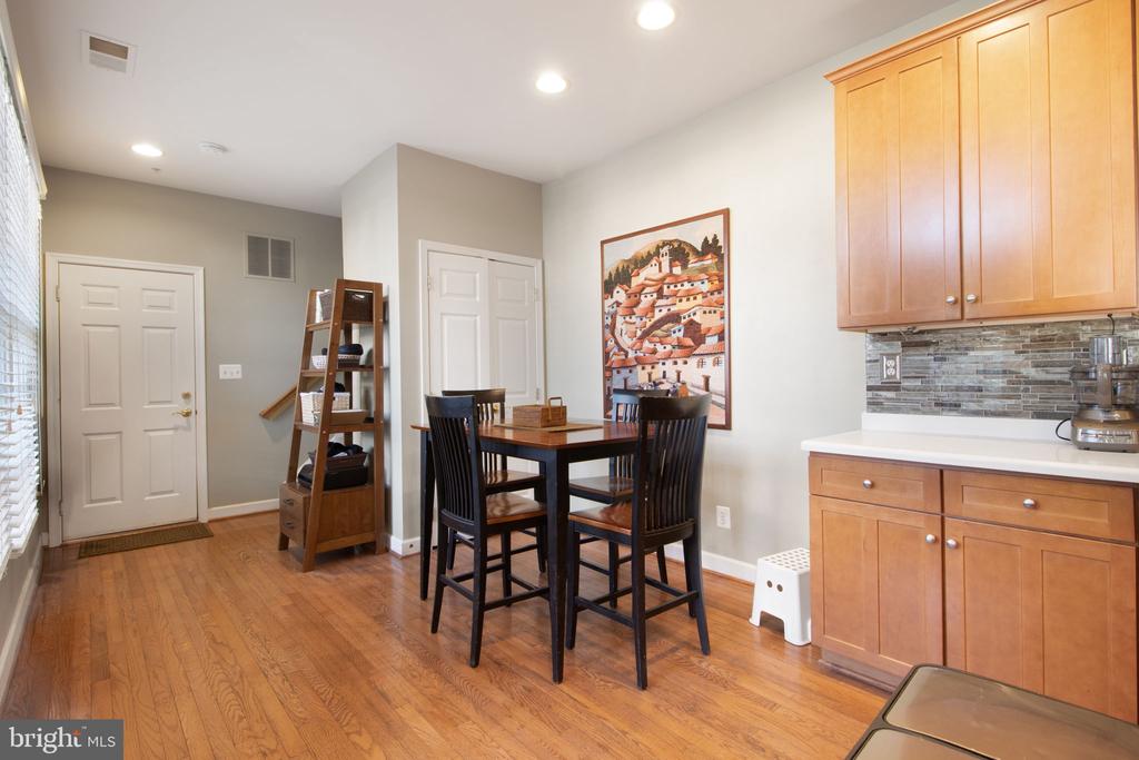 814 OAK KNOLL TERRACE