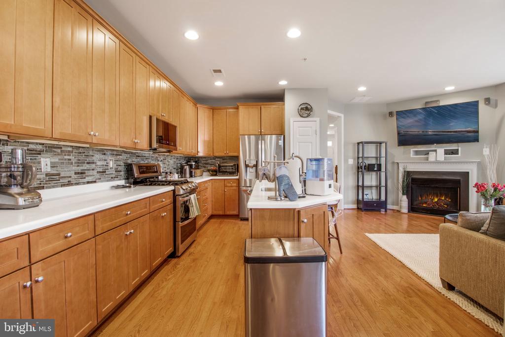 814 OAK KNOLL TERRACE