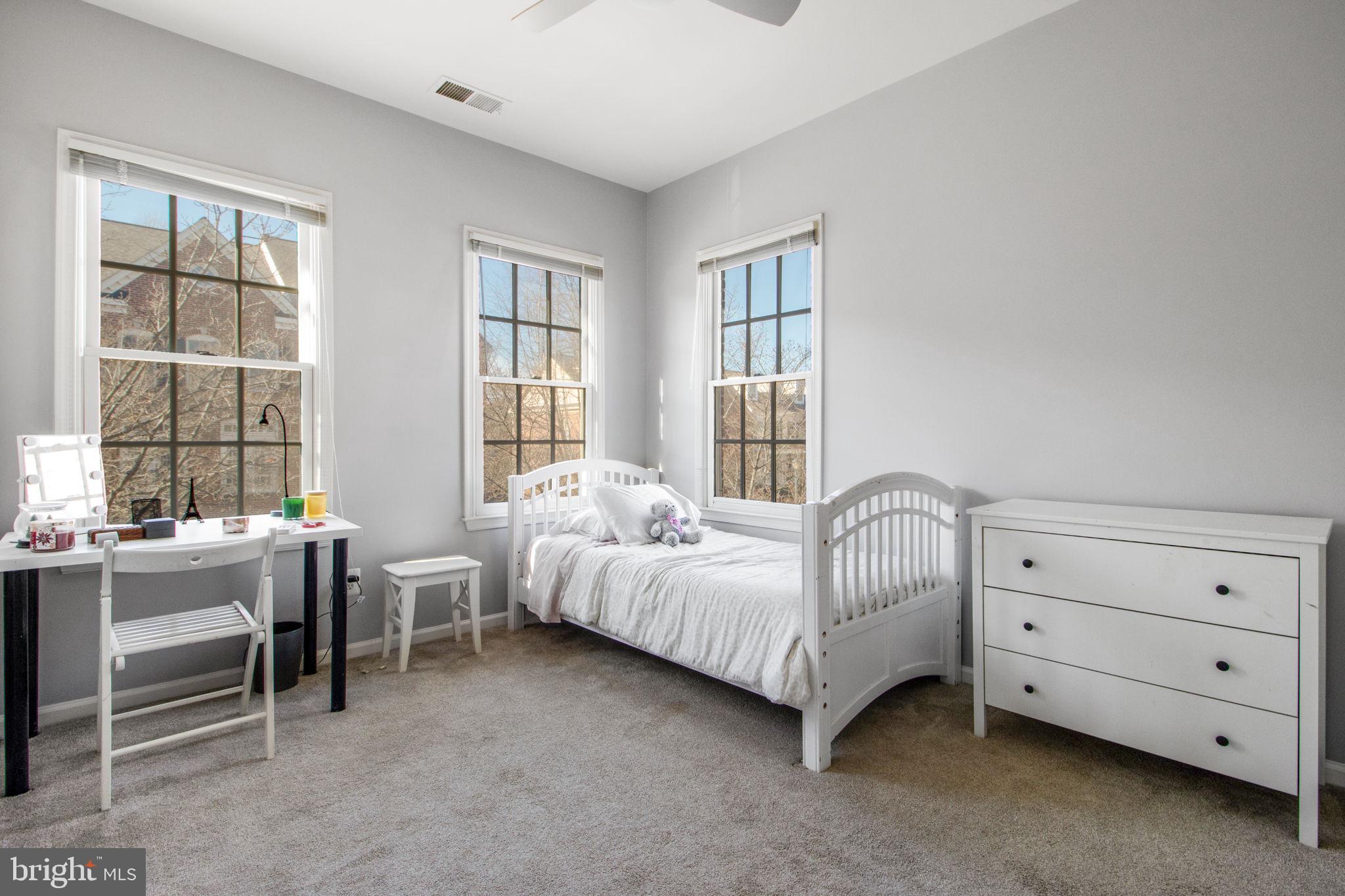 814 OAK KNOLL TERRACE