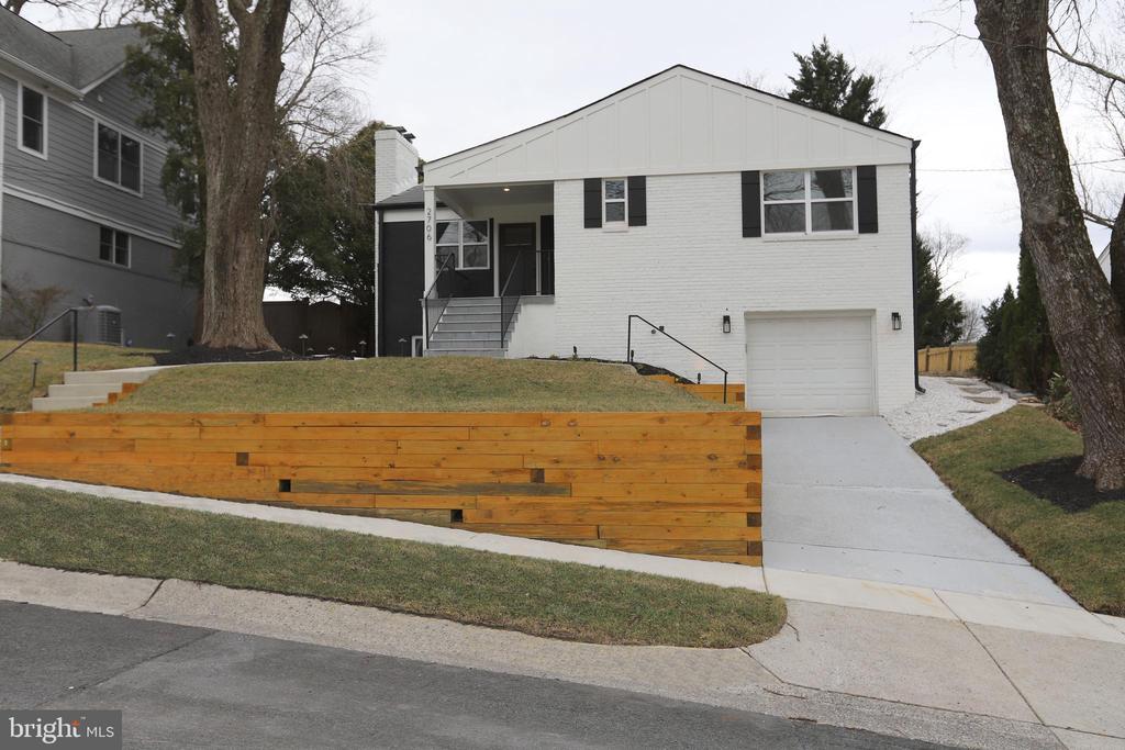 2706 NAVARRE DRIVE