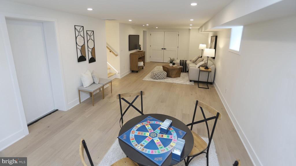 2706 NAVARRE DRIVE