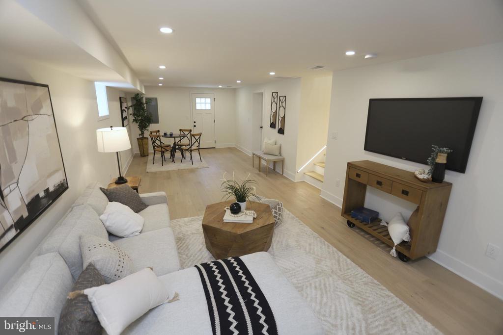 2706 NAVARRE DRIVE