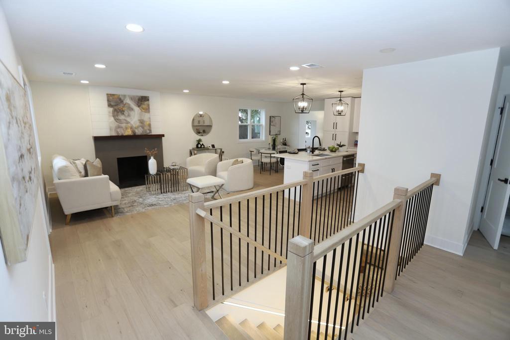 2706 NAVARRE DRIVE