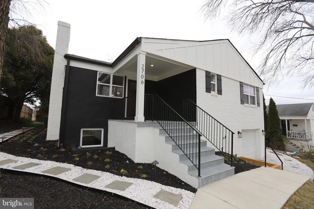 2706 NAVARRE DRIVE