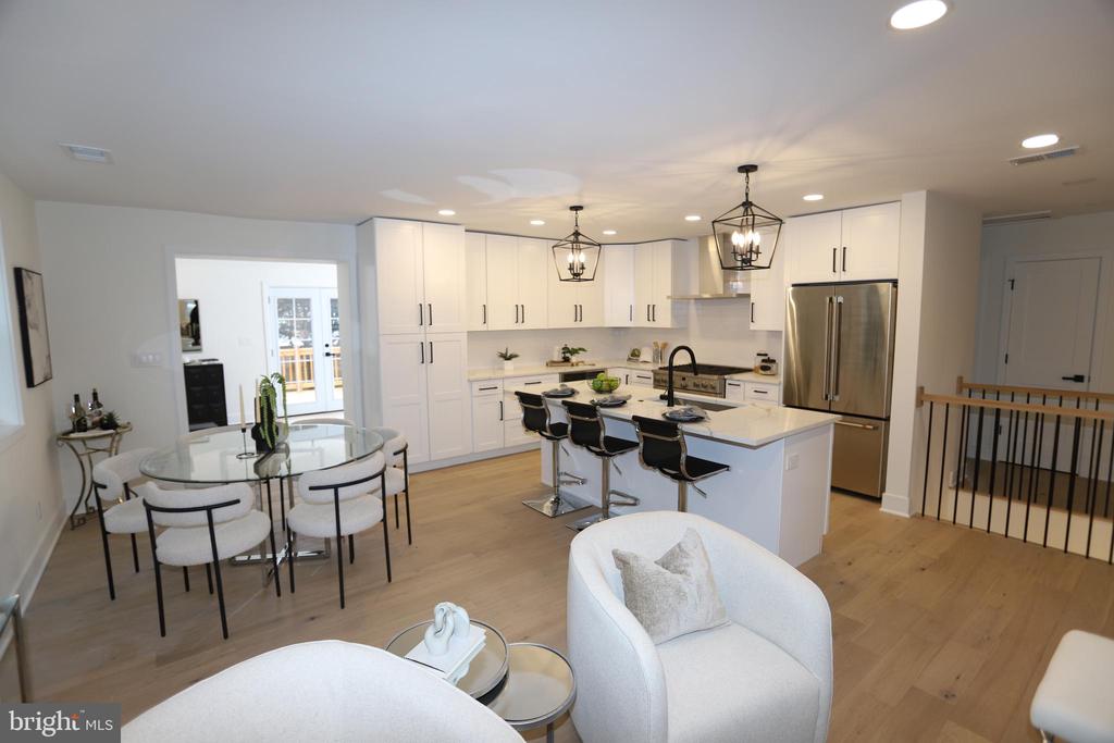 2706 NAVARRE DRIVE