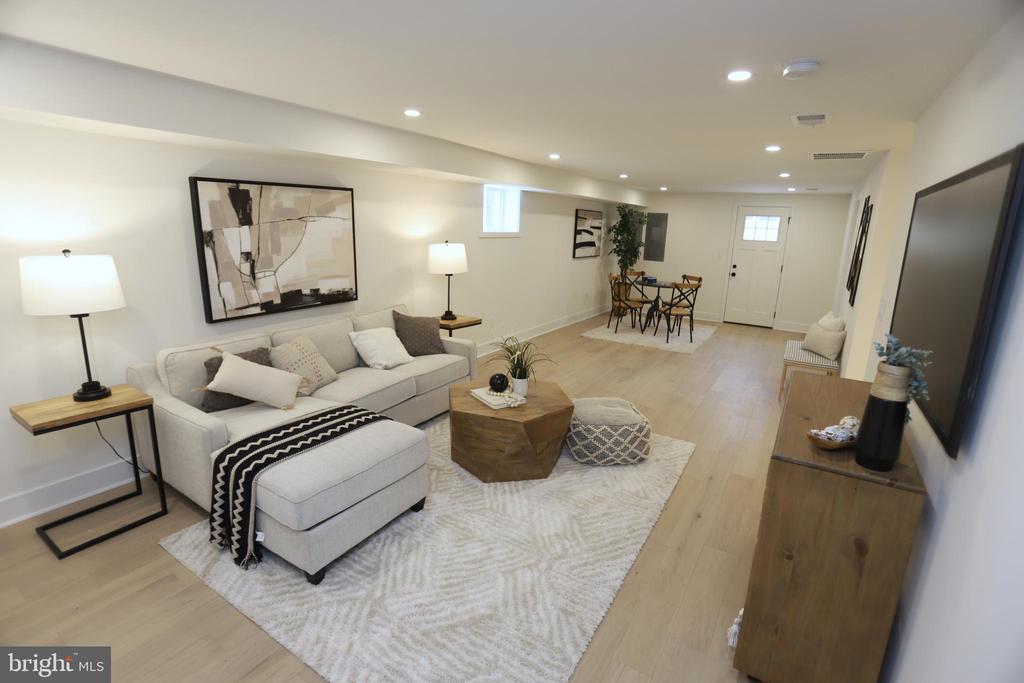 2706 NAVARRE DRIVE