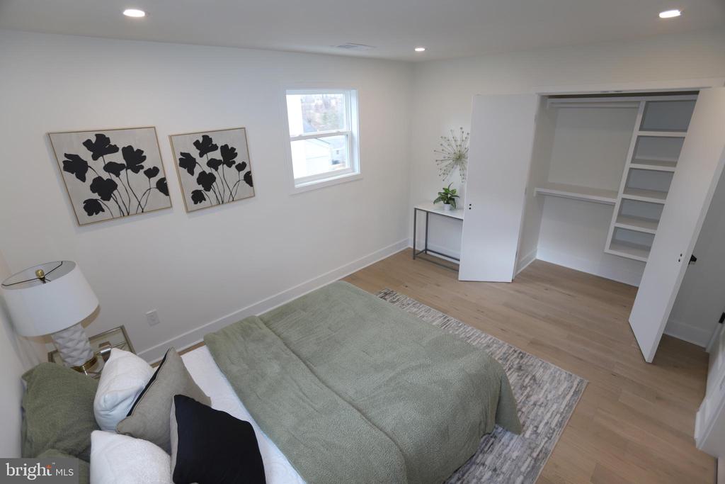 2706 NAVARRE DRIVE