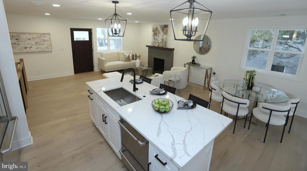 2706 NAVARRE DRIVE