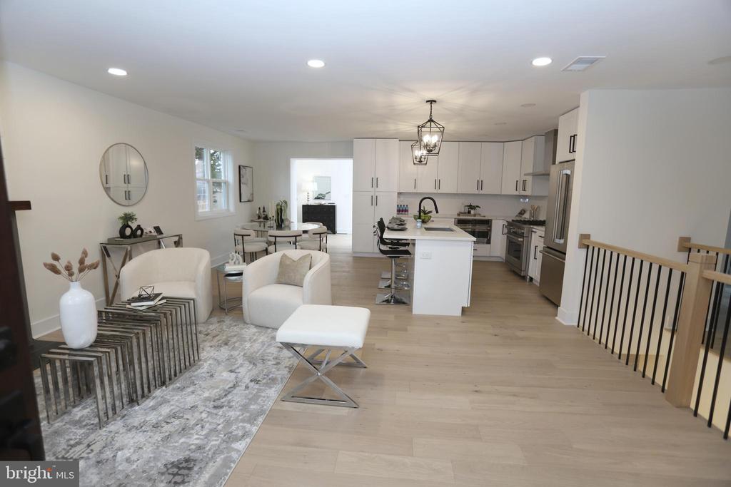 2706 NAVARRE DRIVE