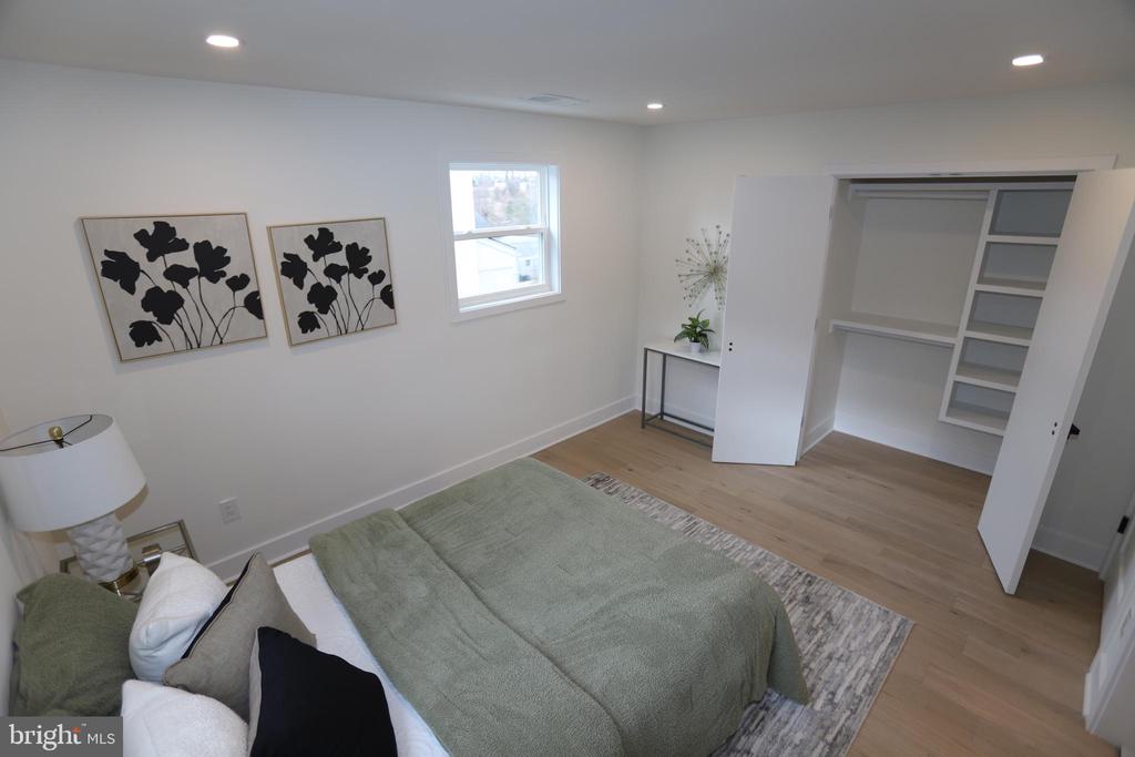2706 NAVARRE DRIVE