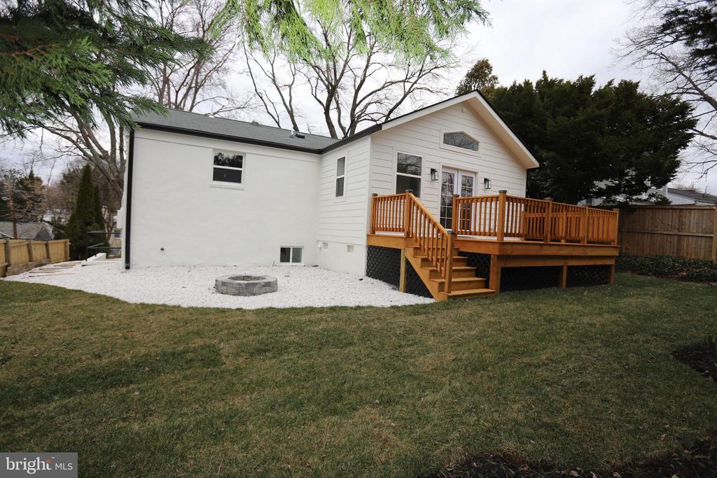 2706 NAVARRE DRIVE