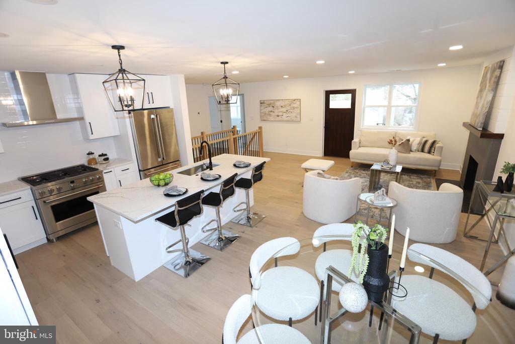 2706 NAVARRE DRIVE