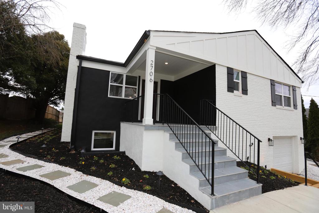 2706 NAVARRE DRIVE