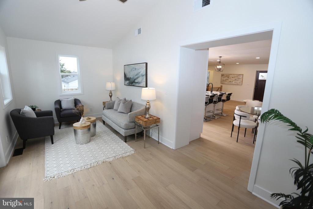 2706 NAVARRE DRIVE