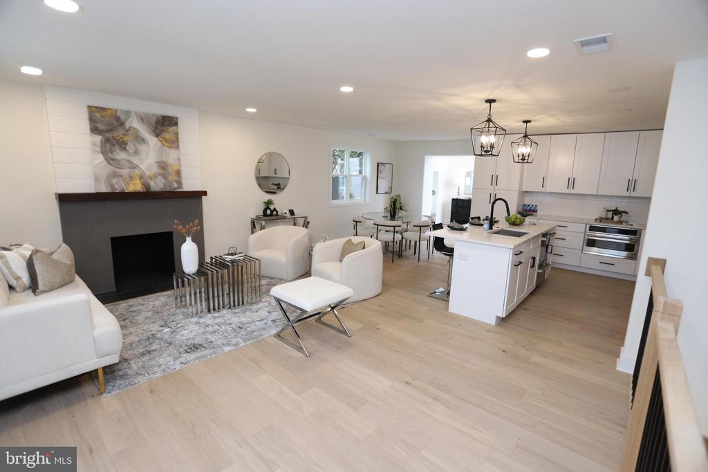 2706 NAVARRE DRIVE