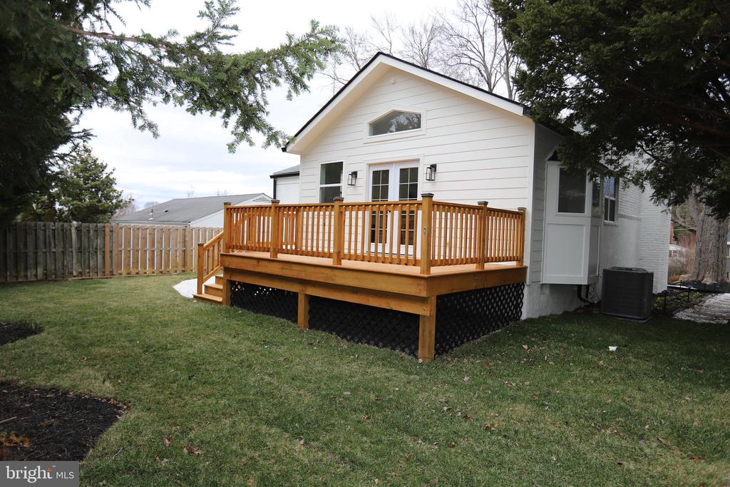 2706 NAVARRE DRIVE