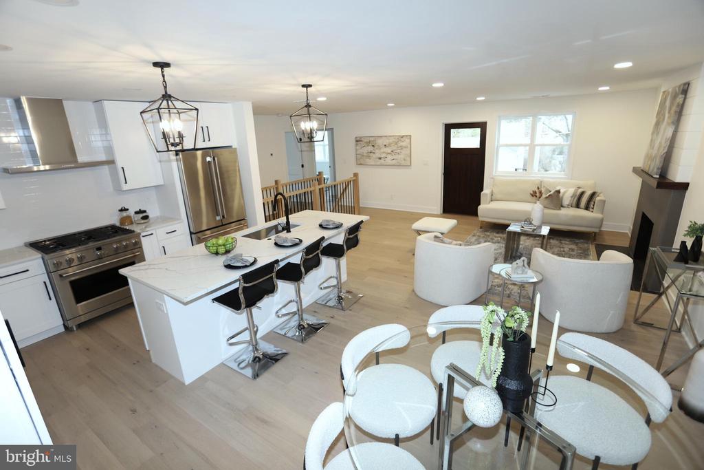 2706 NAVARRE DRIVE