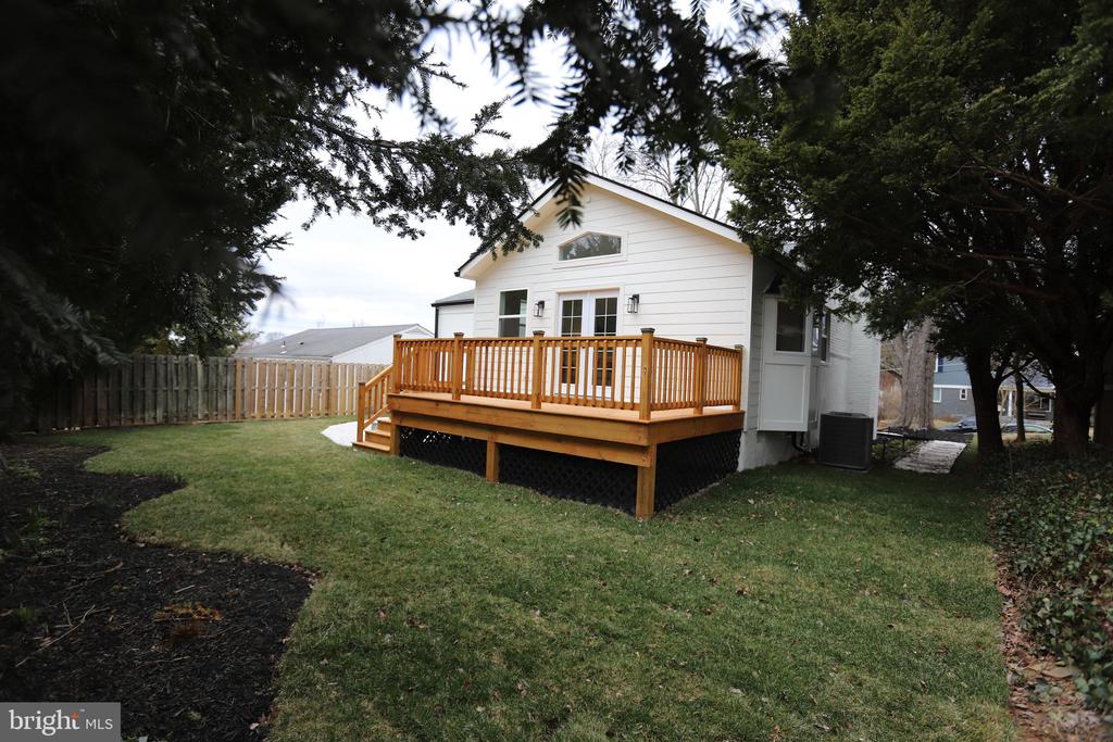 2706 NAVARRE DRIVE