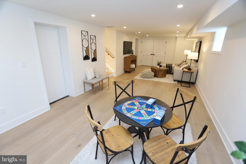 2706 NAVARRE DRIVE