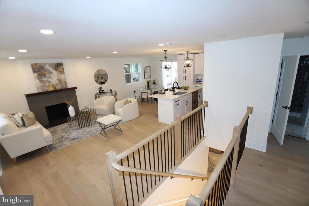 2706 NAVARRE DRIVE