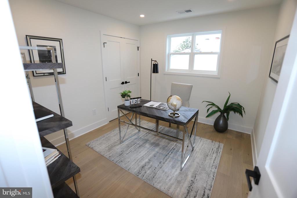 2706 NAVARRE DRIVE