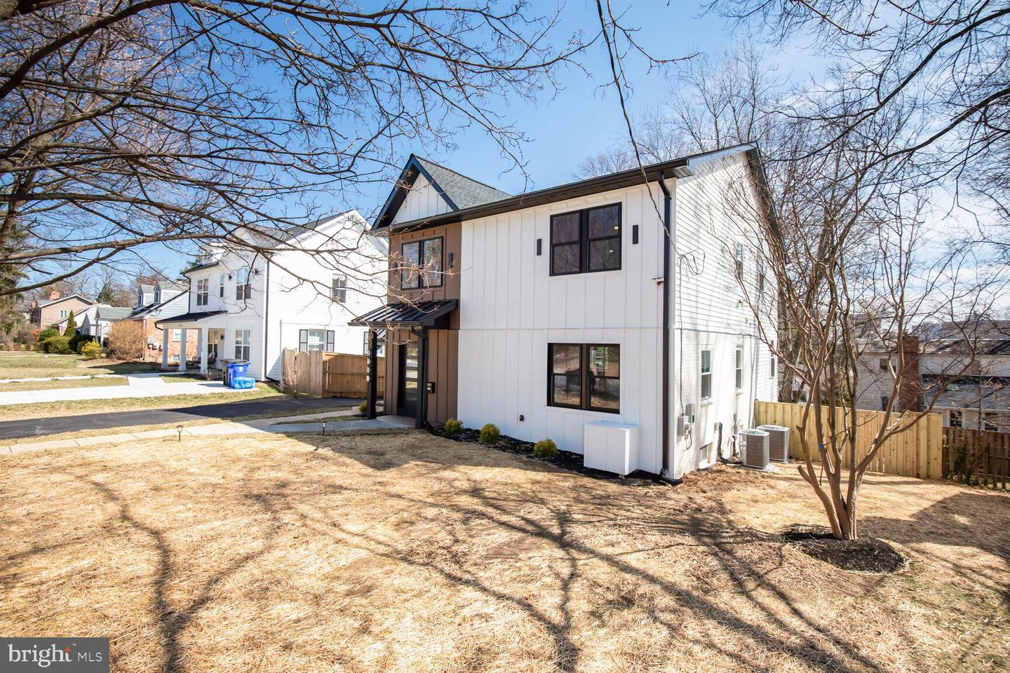 1612 Noyes Dr