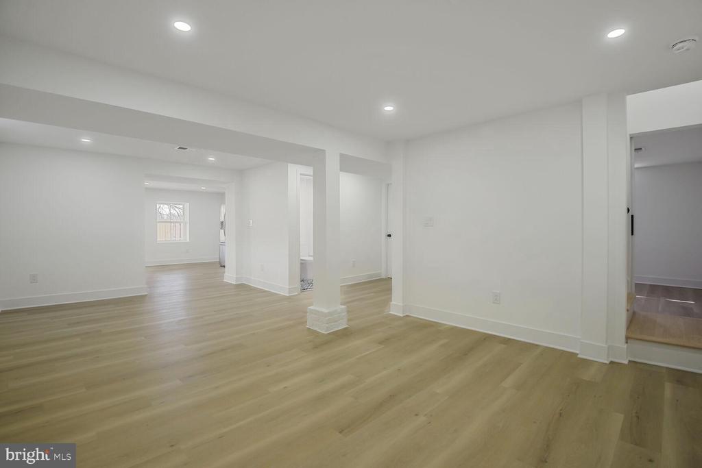 1612 Noyes Dr