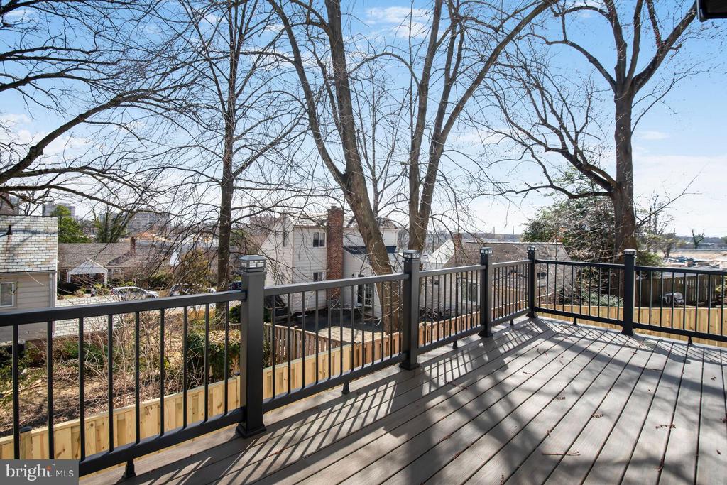 1612 Noyes Dr