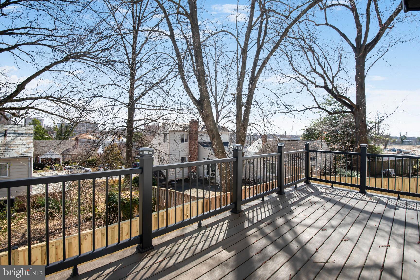 1612 Noyes Dr