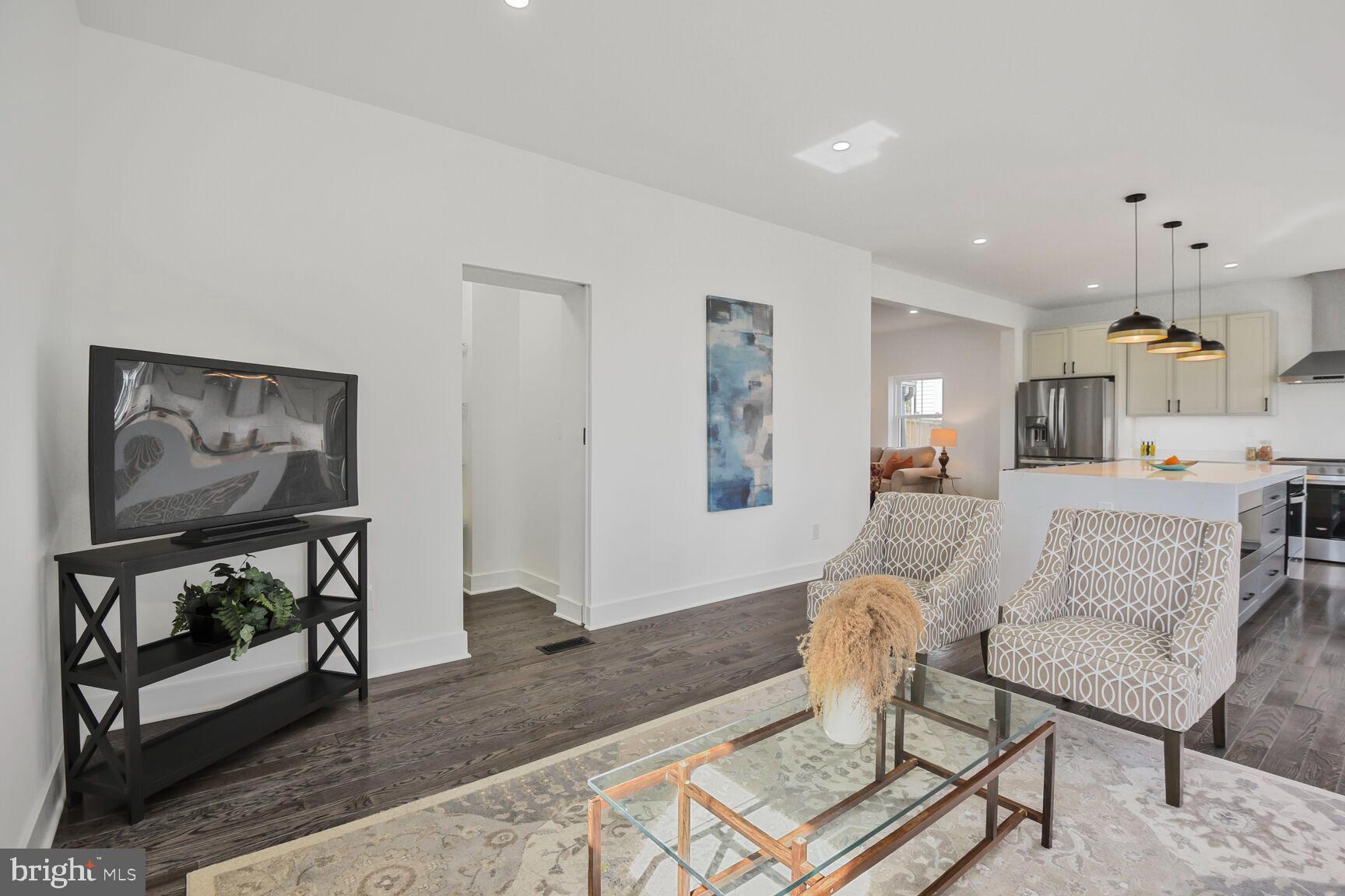 1612 Noyes Dr