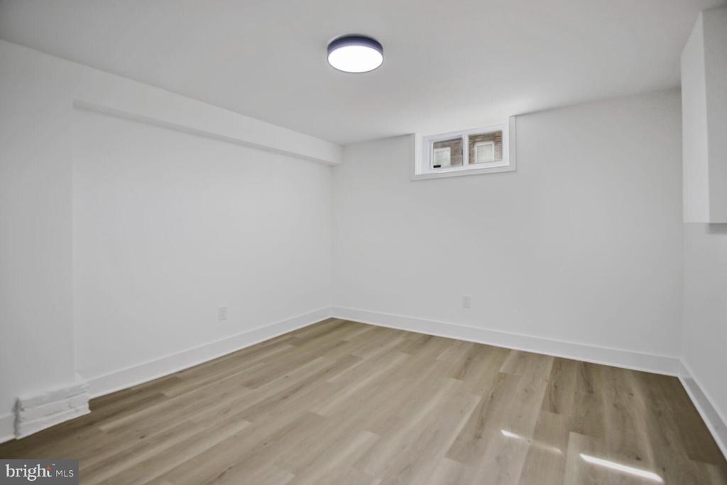1612 Noyes Dr